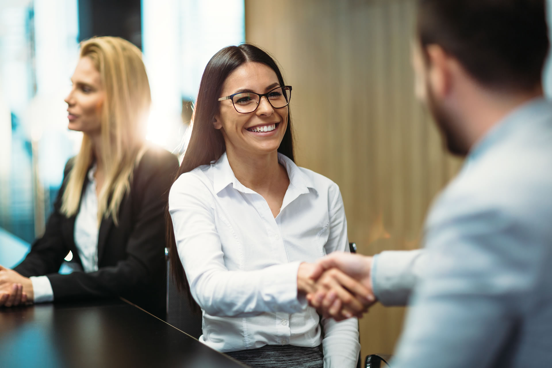 picture-of-business-people-discussing-on-meeting-DG345BZ